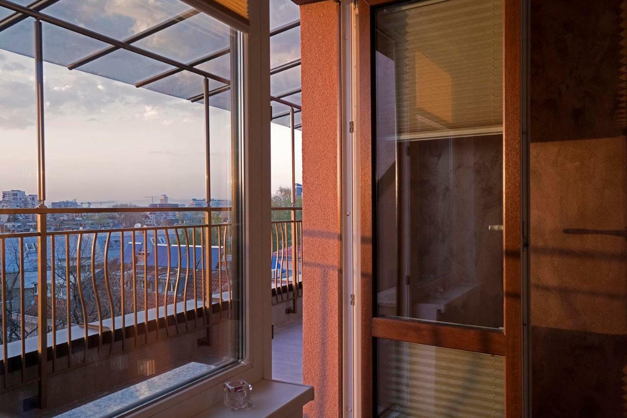 Center Apartment With Amazing View Sofya Dış mekan fotoğraf